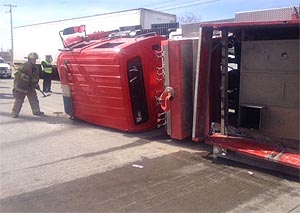 Vuelca maquina de Bomberos en Industrial Río Bravo; tres lesionados