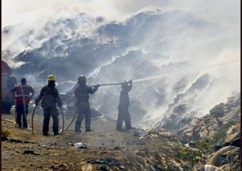 Cuatro bomberos se intoxicaron en un incendio