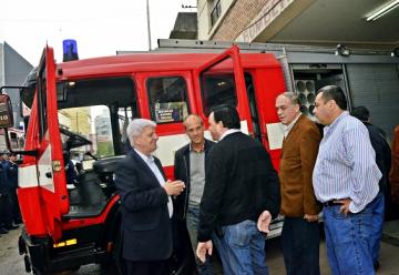 Los Bomberos Voluntarios de San Fernando celebraron sus 118 años con una nueva autobomba.