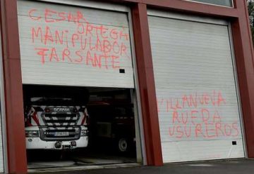 Nuevas pintadas insultantes en los parques de bomberos