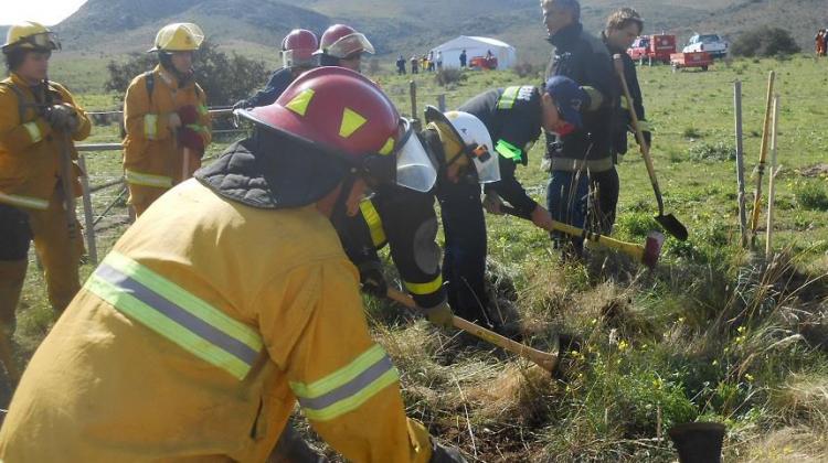 Bomberos se capacitaron en combate de incendio forestal