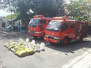 Japón entrega dos motobombas a Bomberos de El Salvador