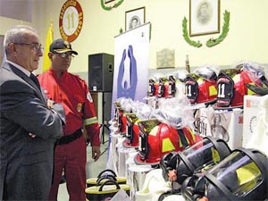 San Borja dona equipos de emergencia a los Bomberos