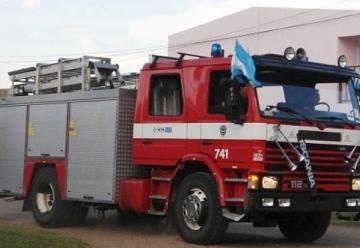 La Asociación de Bomberos Voluntarios de Tres Lomas presento una nueva autobomba