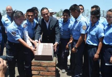 Ponen la primera piedra de Bomberos