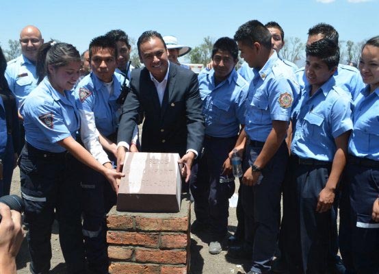 Ponen la primera piedra de Bomberos