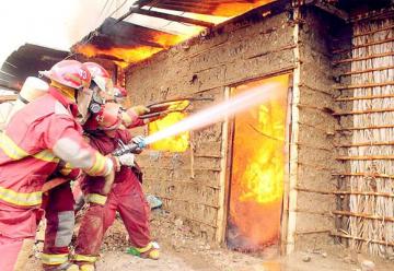 Sullana: Incendio reduce a cenizas más de 60 viviendas