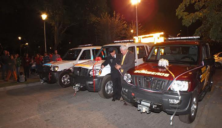 Bomberos de Nogales reciben 3 camionetas