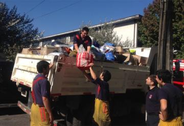 Bomberos de Concepción aportó con un camión cargado con ayuda para Valparaíso