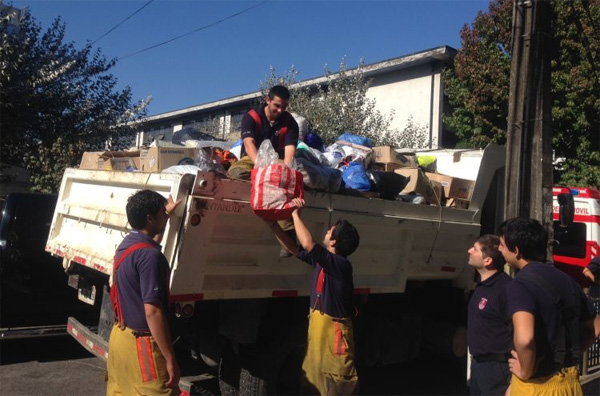 Bomberos de Concepción aportó con un camión cargado con ayuda para Valparaíso