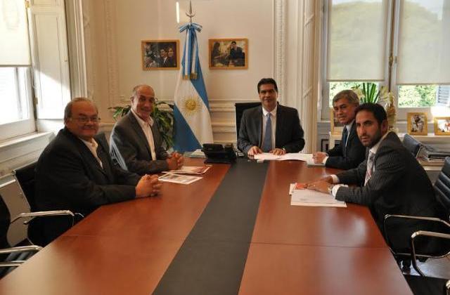 El jefe de gabinete Jorge Capitanich recibió a los Bomberos Voluntarios