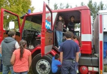 Los Bomberos de Álvarez presentaron la nueva autobomba