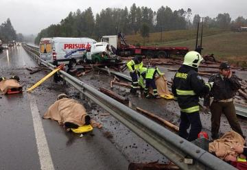 Doble accidente dejó a cuatro bomberos heridos