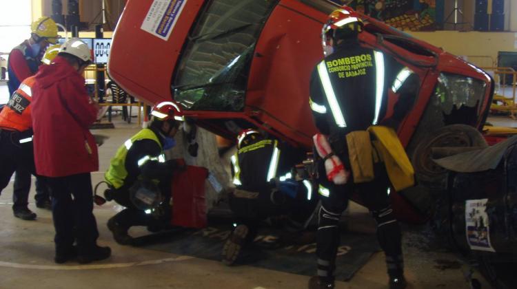 200 bomberos participan en unas jornadas de rescate