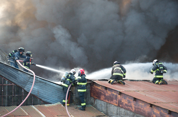 Incendio declarado en taller mecánico