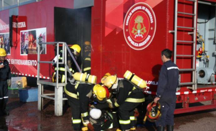 Bomberos Voluntarios se someten a una exigente capacitación