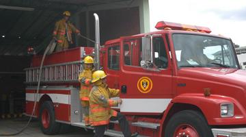 Unicentro retuvo una máquina de Bomberos porque no habían pagado el parqueadero