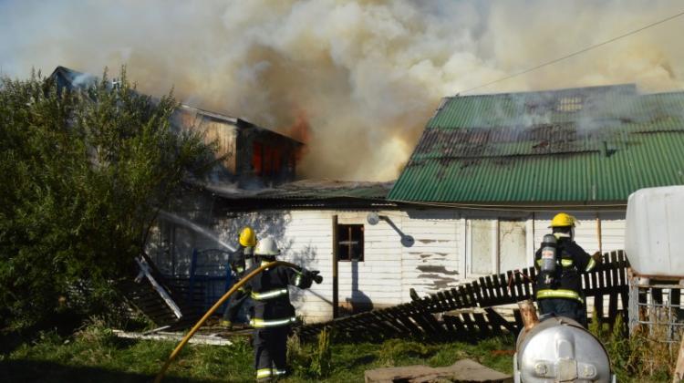 Voraz incendio arraso con dos viviendas