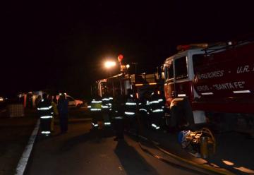 Volcó un camión que transportaba sustancias peligrosas