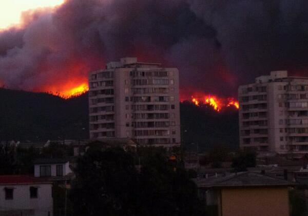 Cerca de 36 Compañías de Bomberos trabajan en Incendio de Valparaiso.