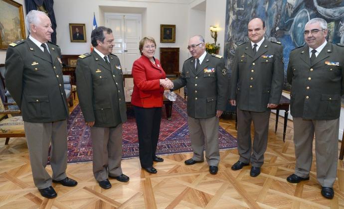 La Presidente Michelle Bachelet recibió a directiva nacional de Bomberos