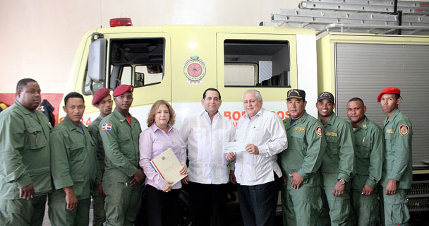 Entrega de recursos para el Cuerpo de Bomberos Juvenil de SFM