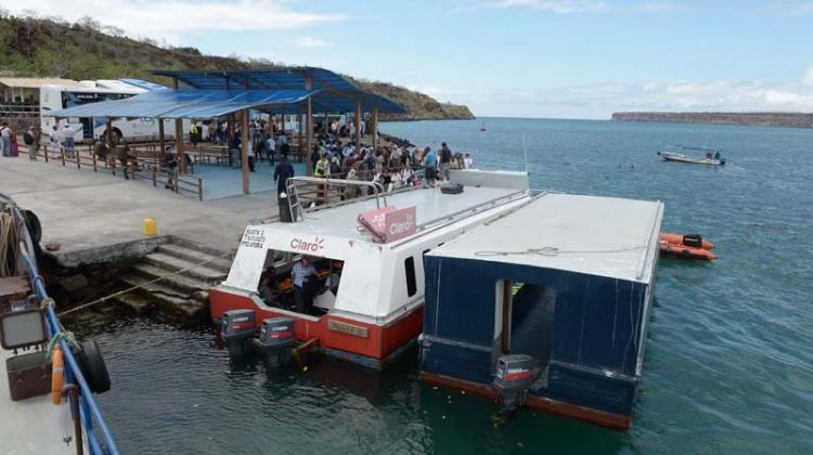 Tres lanchas y un cuartel se suman a bomberos fluviales de Guayaquil