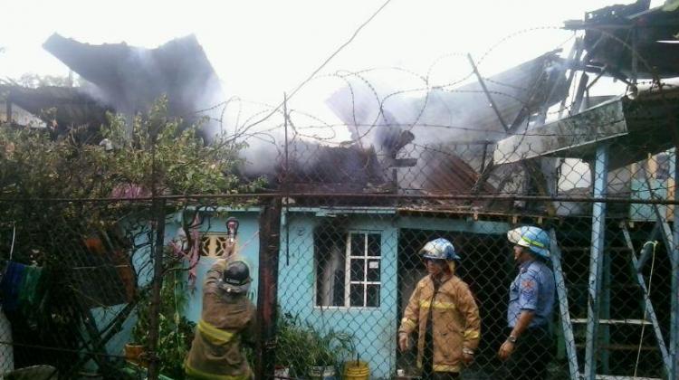 Incendio consume tres casas en Viejo Veranillo