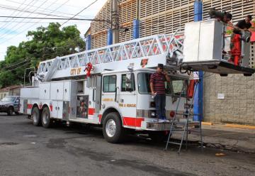 El cuerpo de Bomberos SFM adquiere moderno camión-escalera