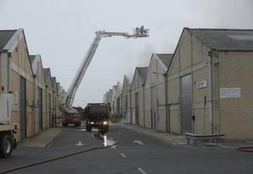 Incendio en el polígono de Júndiz destruye seis naves