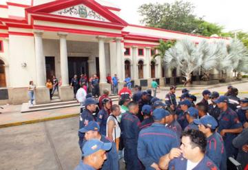 Bomberos de San Juan protestaron en reclamo de pago de deudas