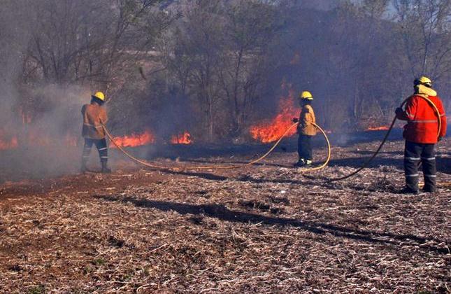 Bomberos Voluntarios sufren descuentos de sus salarios por salir a socorrer a la población