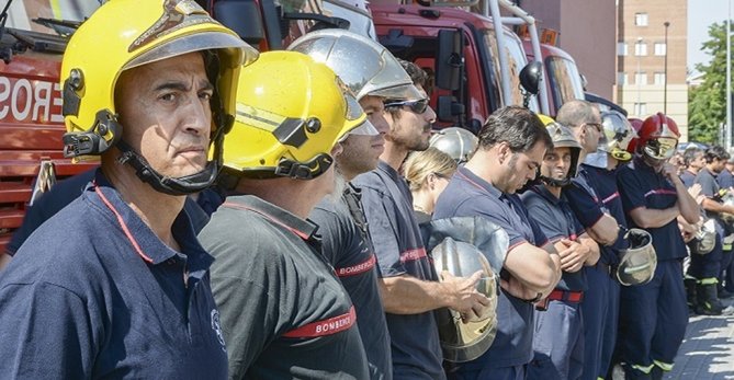 La Junta quiere sustituir a bomberos profesionales por voluntarios en la provincia de Ávila