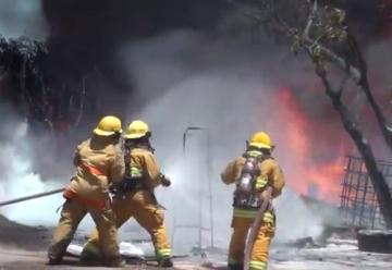 Incendio consume 6 bodegas de combustible ilegal en La Paz Cesar