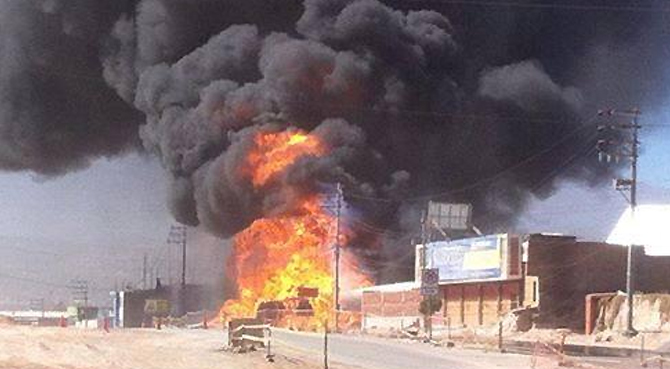 Cisterna de gas explotó tras accidente, dos bomberos heridos.