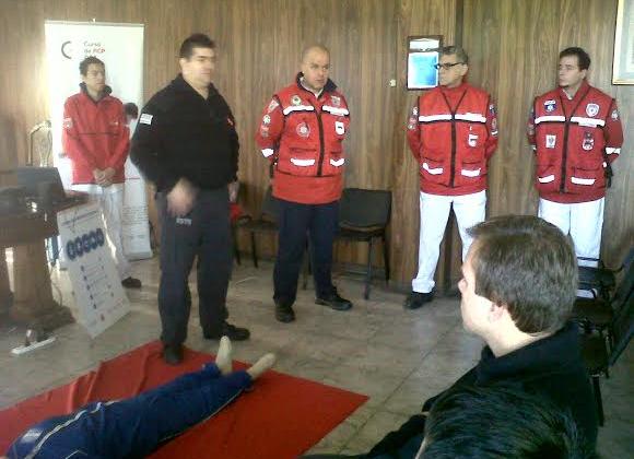 Bomberos y unidades médicas realizan capacitación en rescate de altura