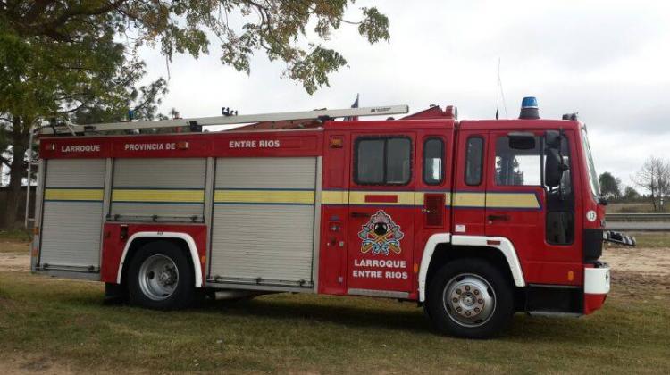 Bomberos Voluntarios de Larroque, recibió con emoción la nueva Autobomba