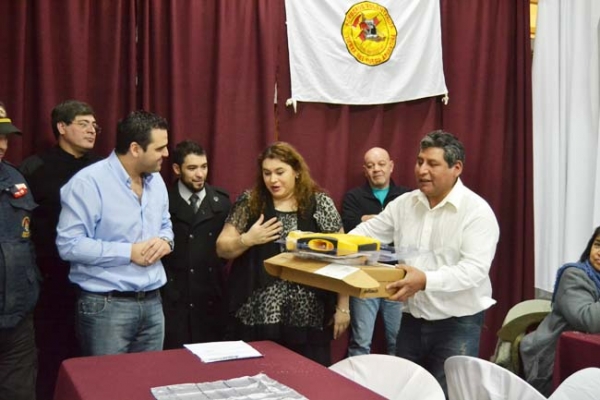 Bomberos Zona Norte recibió un desfibrilador