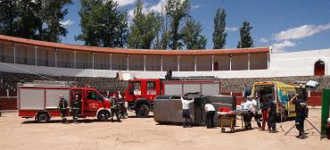 Sanitarios, guías caninos y bomberos muestran su labor diaria