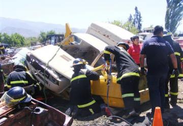 Capacitaron a bomberos en rescate vehicular