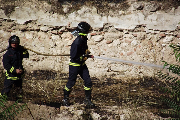 Un bombero intoxicado por humo en la extinción de un incendio
