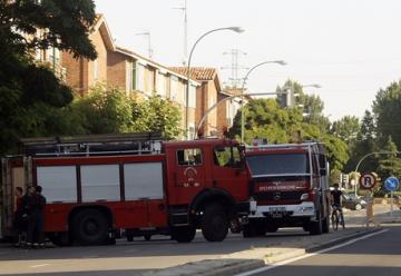 La avería de un camión de Bomberos que iba a apagar un incendio obliga a cortar avenida