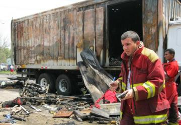 Dan de alta a bombero herido en deflagración de cisterna