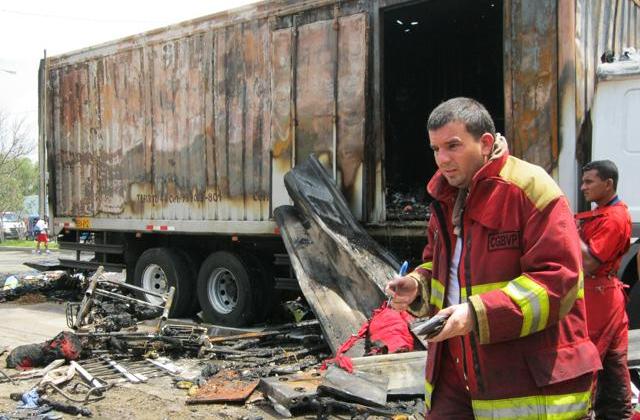 Dan de alta a bombero herido en deflagración de cisterna