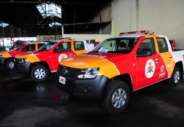 3 camionetas 0 km para los Bomberos Zapadores de Rosario