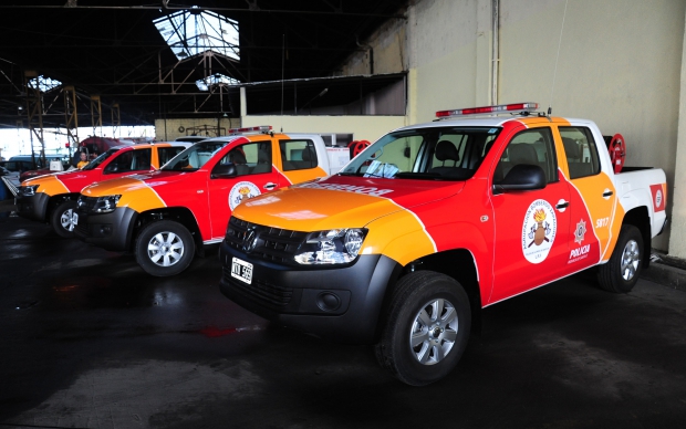 3 camionetas 0 km para los Bomberos Zapadores de Rosario