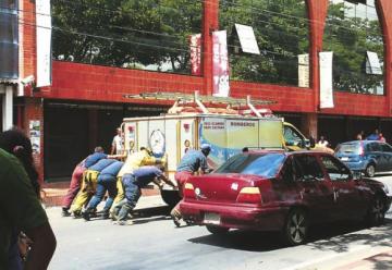 Llueven críticas a los Bomberos Municipales