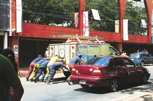 Llueven críticas a los Bomberos Municipales