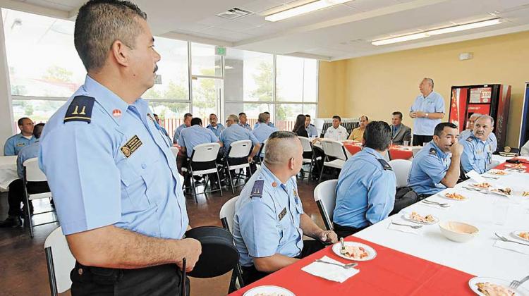 Reconocen labor de 30 bomberos