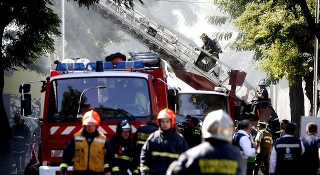 Dos bomberos lesionados deja incendio en Puerto Montt